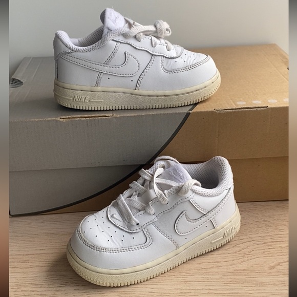 Nike Air Force 1 “Triple White” Toddler Sneakers - SZ 8 C - Picture 2 of 8